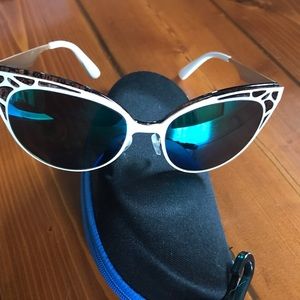 Sunglasses / TANSLE